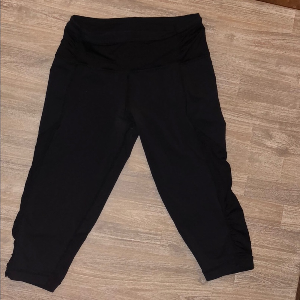 Lululemon black Capri legging, Sz 4